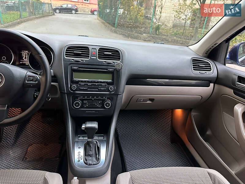 Универсал Volkswagen Golf 2010 в Черновцах