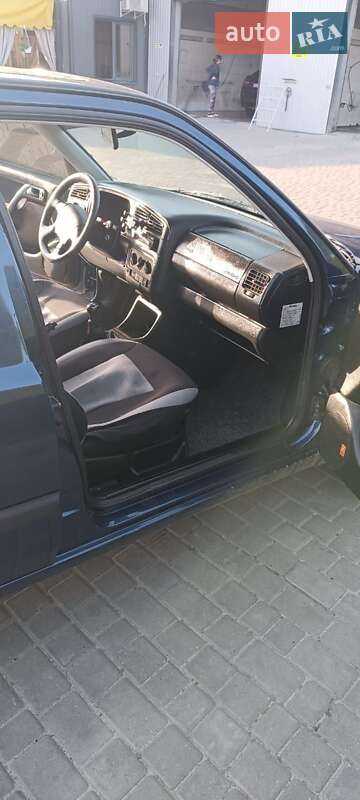 Хэтчбек Volkswagen Golf 1994 в Ковеле