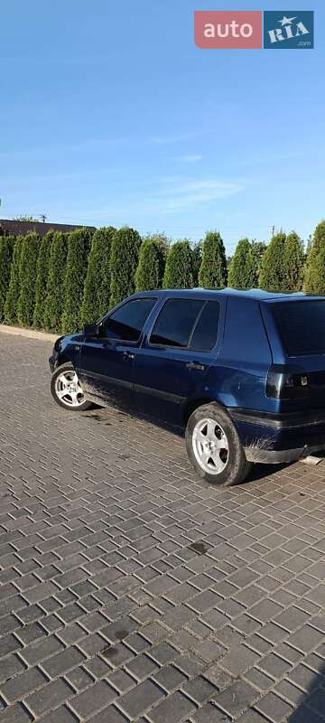 Хэтчбек Volkswagen Golf 1994 в Ковеле