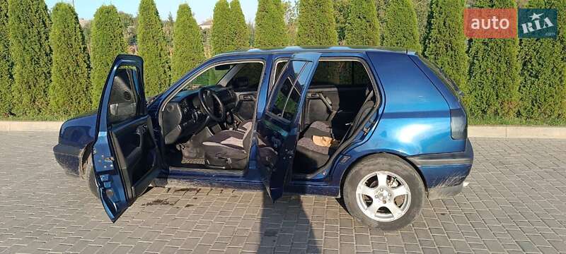 Хэтчбек Volkswagen Golf 1994 в Ковеле
