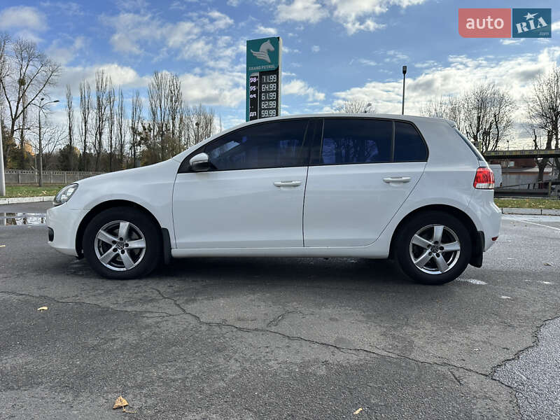 Хэтчбек Volkswagen Golf 2012 в Киеве