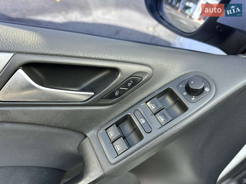 Хэтчбек Volkswagen Golf 2012 в Киеве