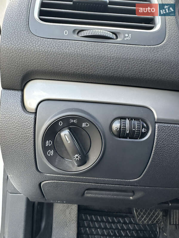 Хэтчбек Volkswagen Golf 2012 в Киеве