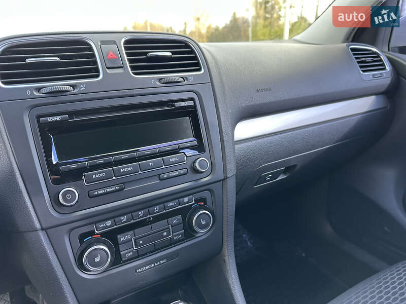 Хэтчбек Volkswagen Golf 2012 в Киеве