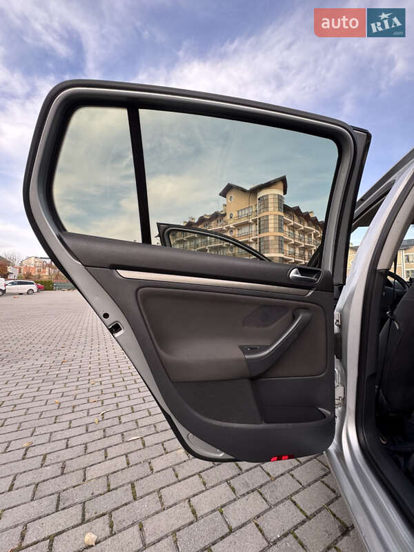 Хэтчбек Volkswagen Golf 2006 в Львове