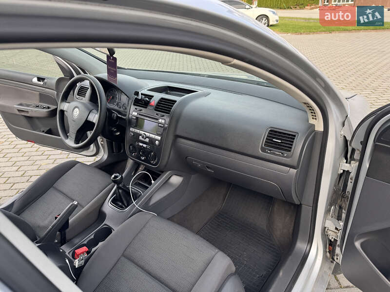 Хэтчбек Volkswagen Golf 2006 в Львове