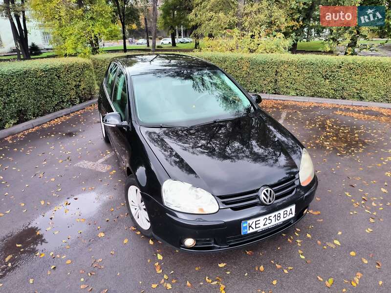 Хэтчбек Volkswagen Golf 2005 в Каменском