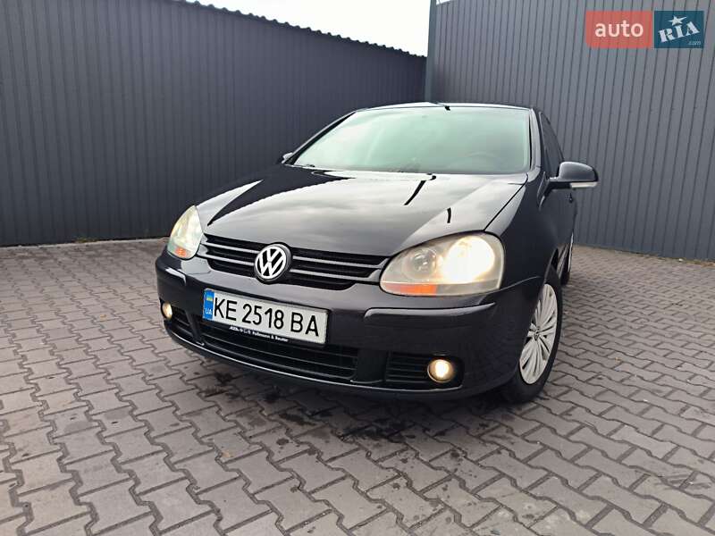 Хэтчбек Volkswagen Golf 2005 в Каменском