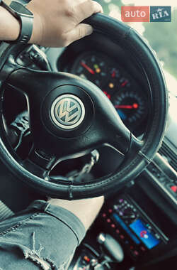 Універсал Volkswagen Golf 2004 в Львові