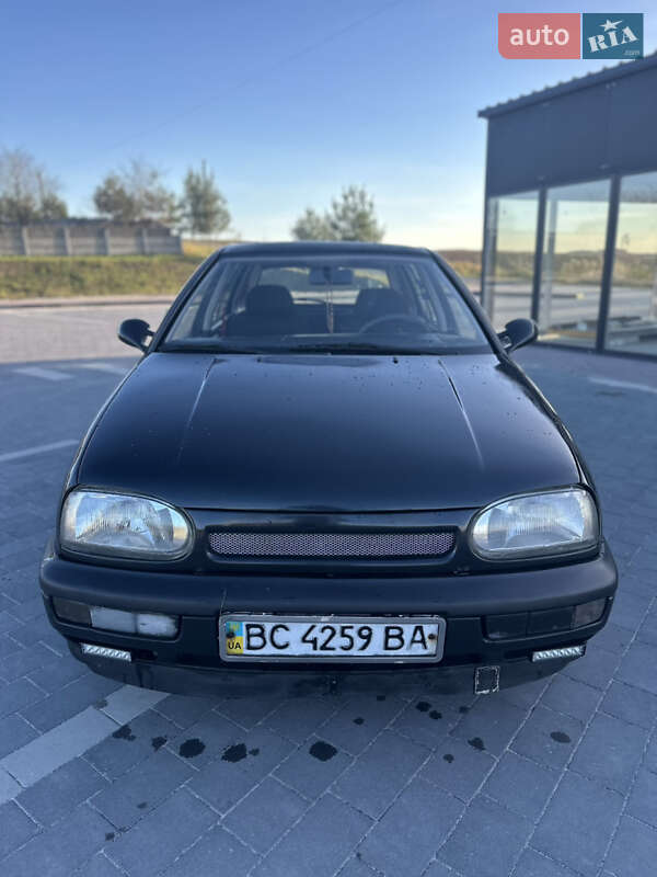 Хэтчбек Volkswagen Golf 1997 в Львове