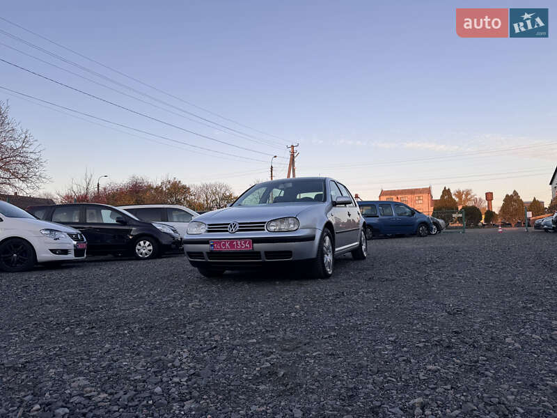 Хэтчбек Volkswagen Golf 2002 в Звенигородке