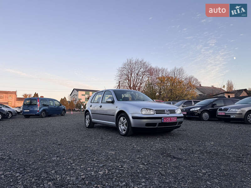 Хэтчбек Volkswagen Golf 2002 в Звенигородке