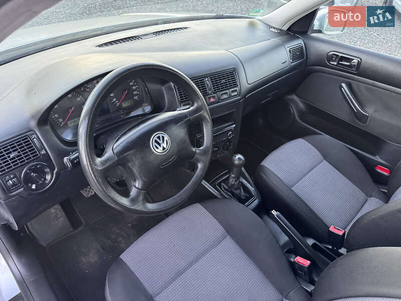 Хэтчбек Volkswagen Golf 2002 в Звенигородке