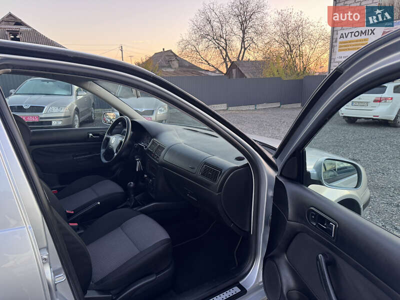 Хэтчбек Volkswagen Golf 2002 в Звенигородке