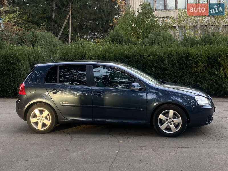 Хэтчбек Volkswagen Golf 2008 в Умани