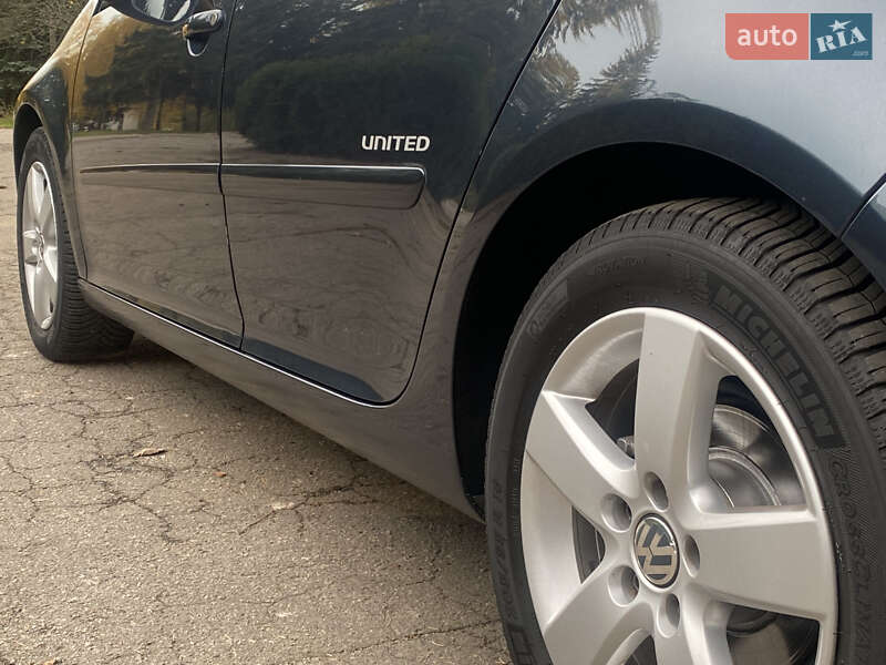 Хэтчбек Volkswagen Golf 2008 в Умани