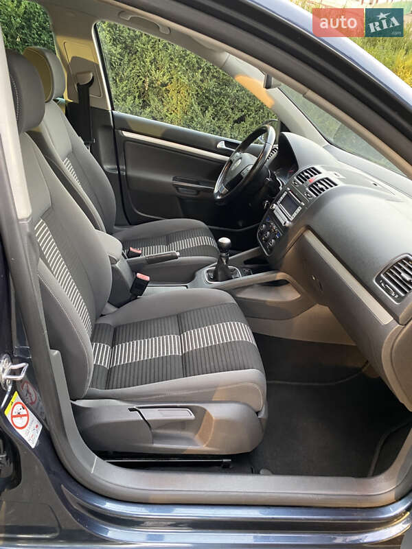 Хэтчбек Volkswagen Golf 2008 в Умани