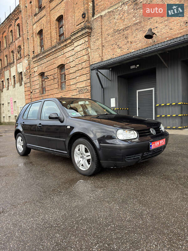 Хэтчбек Volkswagen Golf 2001 в Ахтырке