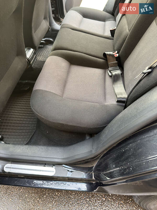 Хэтчбек Volkswagen Golf 2001 в Ахтырке