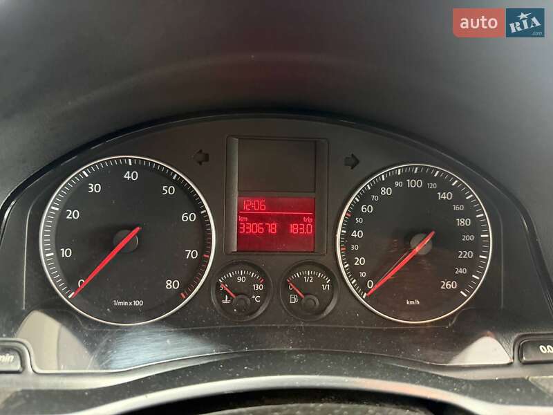 Хэтчбек Volkswagen Golf 2006 в Киеве