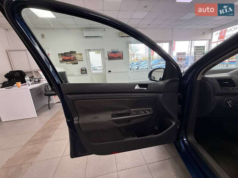 Хэтчбек Volkswagen Golf 2006 в Киеве