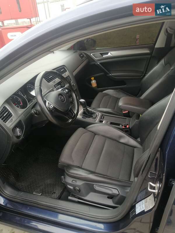 Универсал Volkswagen Golf 2016 в Вишневом