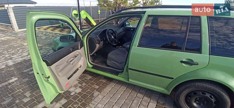 Универсал Volkswagen Golf 2003 в Вараше