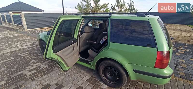 Универсал Volkswagen Golf 2003 в Вараше