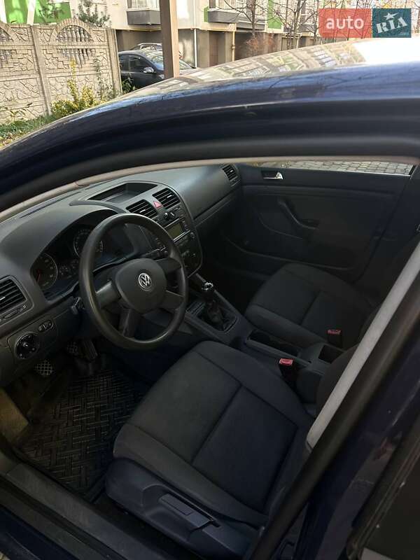 Хетчбек Volkswagen Golf 2004 в Івано-Франківську