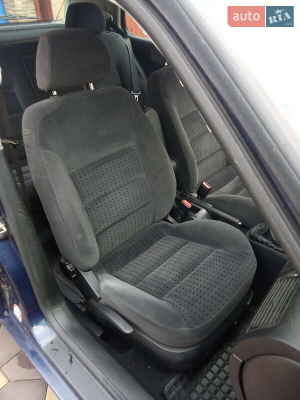 Хетчбек Volkswagen Golf 1997 в Виноградові