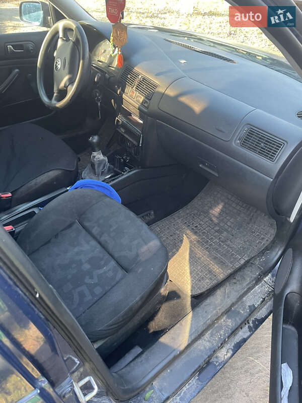 Хетчбек Volkswagen Golf 1998 в Великих Мостах