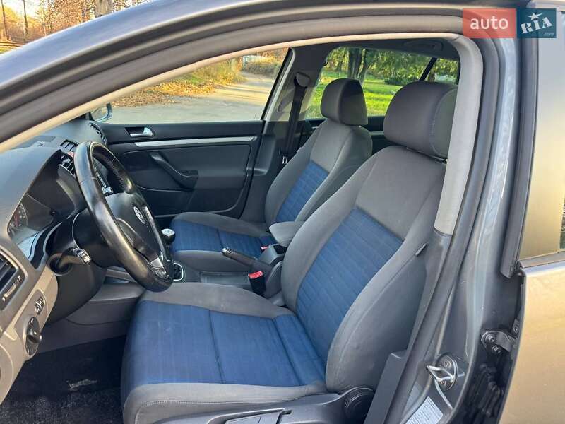 Хэтчбек Volkswagen Golf 2007 в Надворной