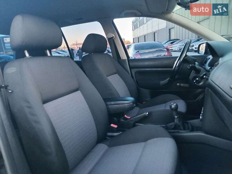 Хэтчбек Volkswagen Golf 2000 в Львове