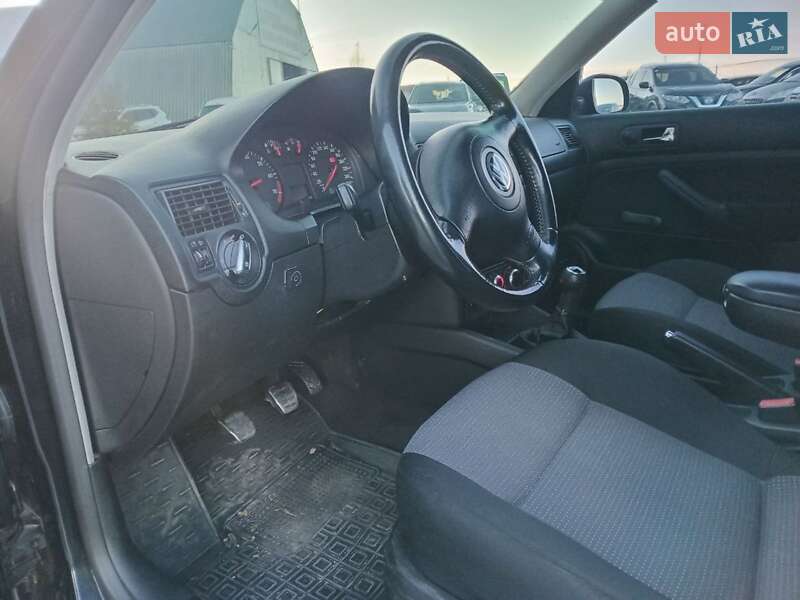 Хэтчбек Volkswagen Golf 2000 в Львове