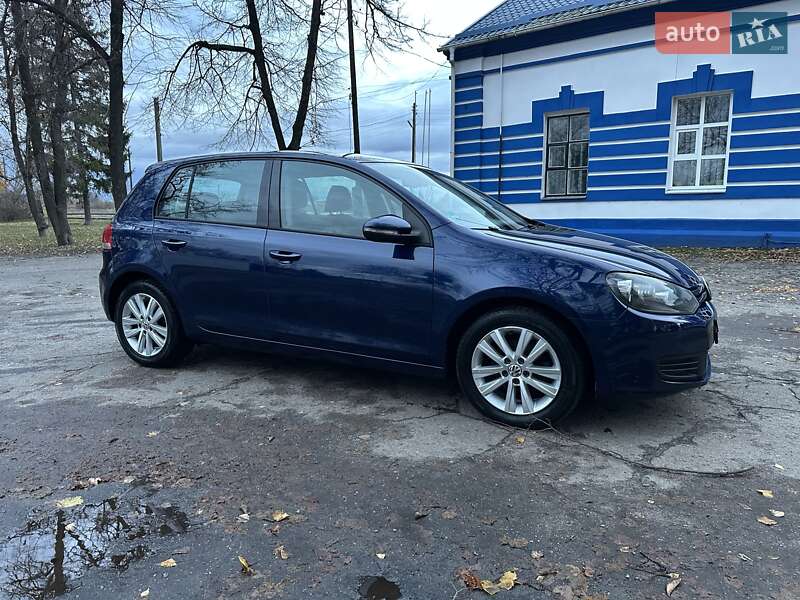Хэтчбек Volkswagen Golf 2010 в Лебедине