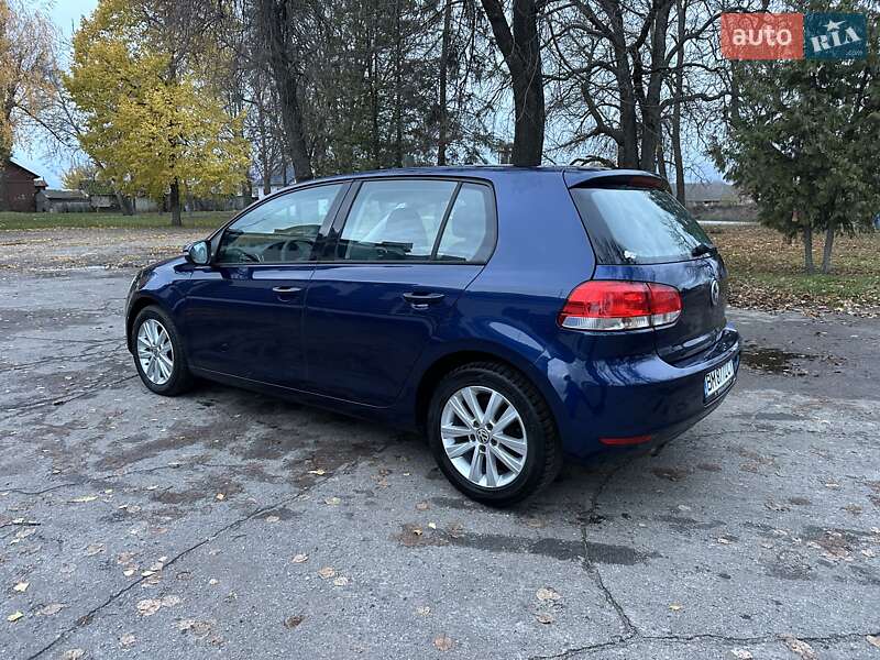 Хэтчбек Volkswagen Golf 2010 в Лебедине