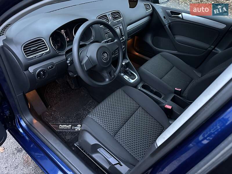 Хэтчбек Volkswagen Golf 2010 в Лебедине