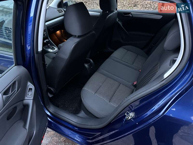 Хэтчбек Volkswagen Golf 2010 в Лебедине