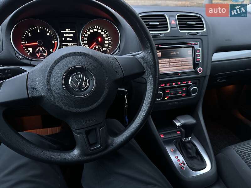 Хэтчбек Volkswagen Golf 2010 в Лебедине