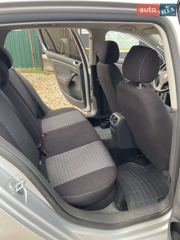 Хетчбек Volkswagen Golf 2008 в Івано-Франківську