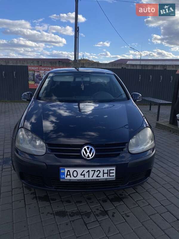 Хетчбек Volkswagen Golf 2004 в Мукачевому