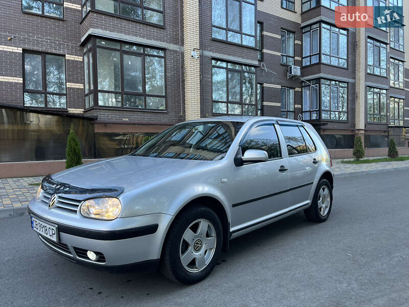 Хэтчбек Volkswagen Golf 2001 в Чернигове