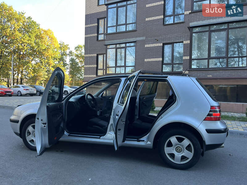 Хэтчбек Volkswagen Golf 2001 в Чернигове
