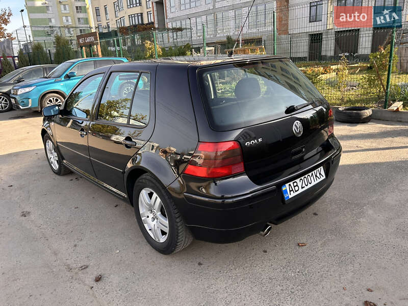 Хэтчбек Volkswagen Golf 2002 в Киеве