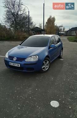 Хэтчбек Volkswagen Golf 2004 в Нововолынске