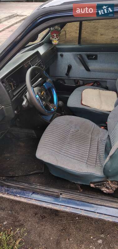 Хэтчбек Volkswagen Golf 1984 в Золочеве
