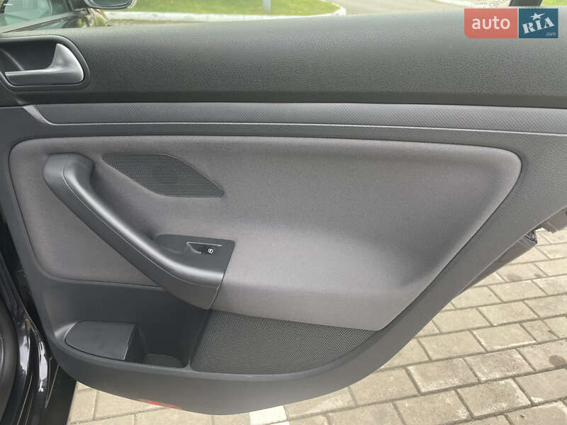 Хэтчбек Volkswagen Golf 2008 в Локачах