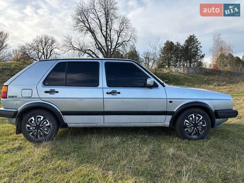 Хэтчбек Volkswagen Golf 1988 в Теофиполе