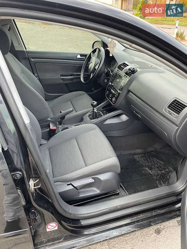 Хэтчбек Volkswagen Golf 2004 в Дубно