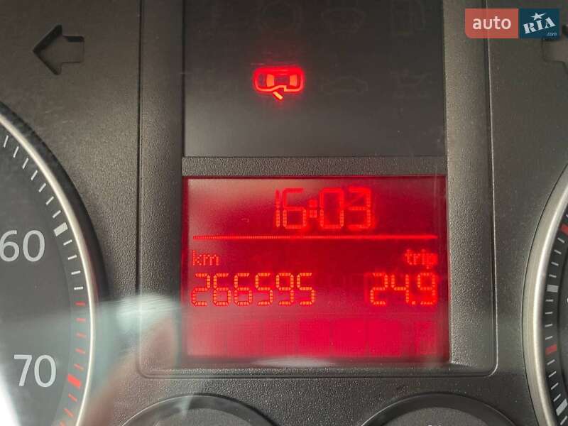 Хэтчбек Volkswagen Golf 2004 в Дубно